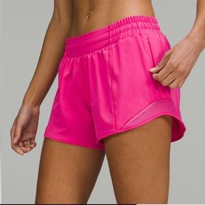 Lululemon Hotty Hot LR short
4" *Lined